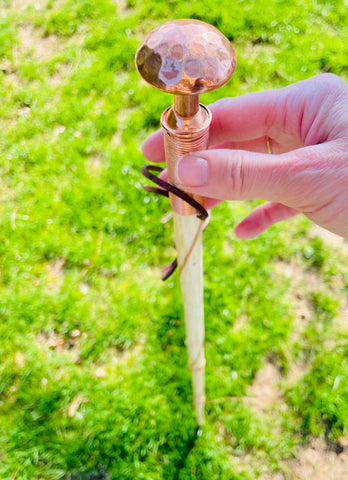 Grounding Cane: lightweight grounding through your hands